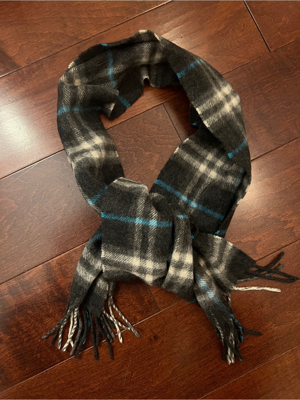 Authentic Burberry Children’s Plaid Cashmere Scarf - Picture 4 of 5